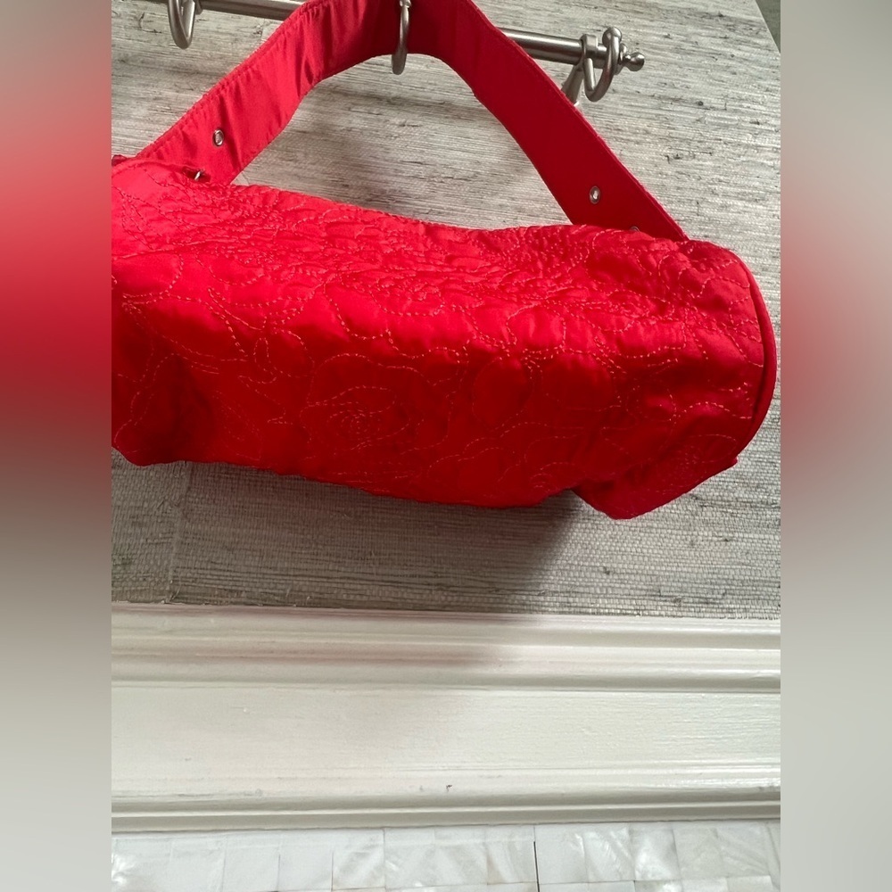 New Anthropologie quilted barrel bag red floral quilt design shoulder cloth - Picture 9 of 17